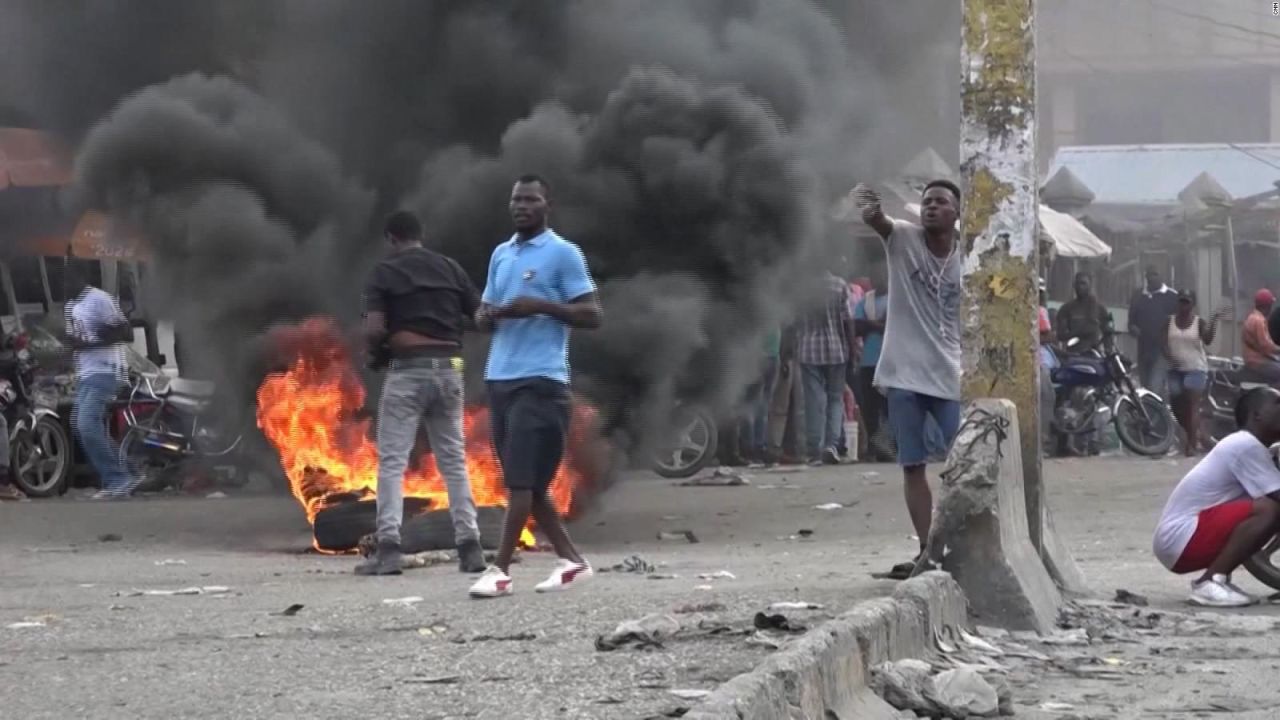 CNNE 1638910 - vecindarios en haiti se unen para defenderse de las pandillas