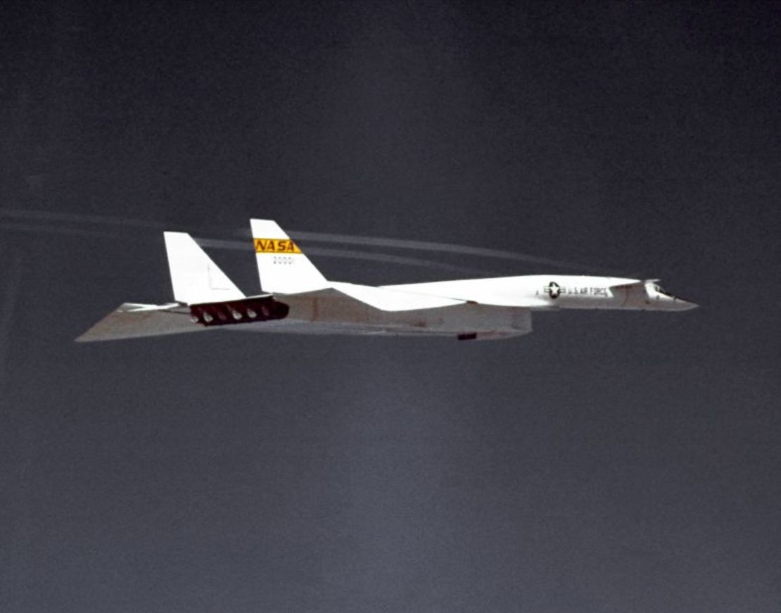 El primer XB-70, apodado Valkyrie tras un concurso de nombres, se puso en marcha en Palmdale, California, el 11 de mayo de 1964. Crédito: NASA/Divds