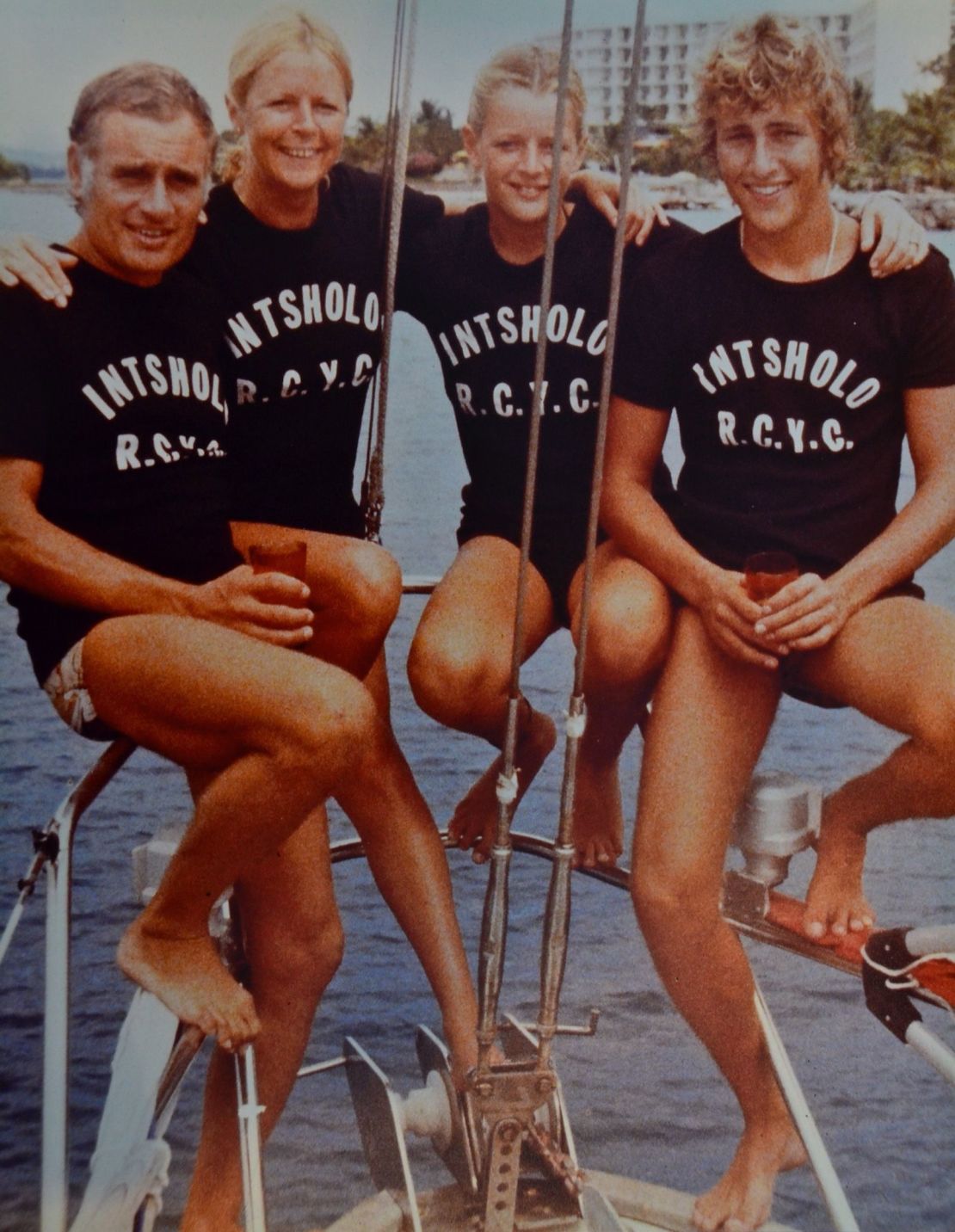 Lorna MacDonald, segunda por la derecha, llegó a Florida en un velero con su familia en 1979. Crédito: Lorna MacDonald