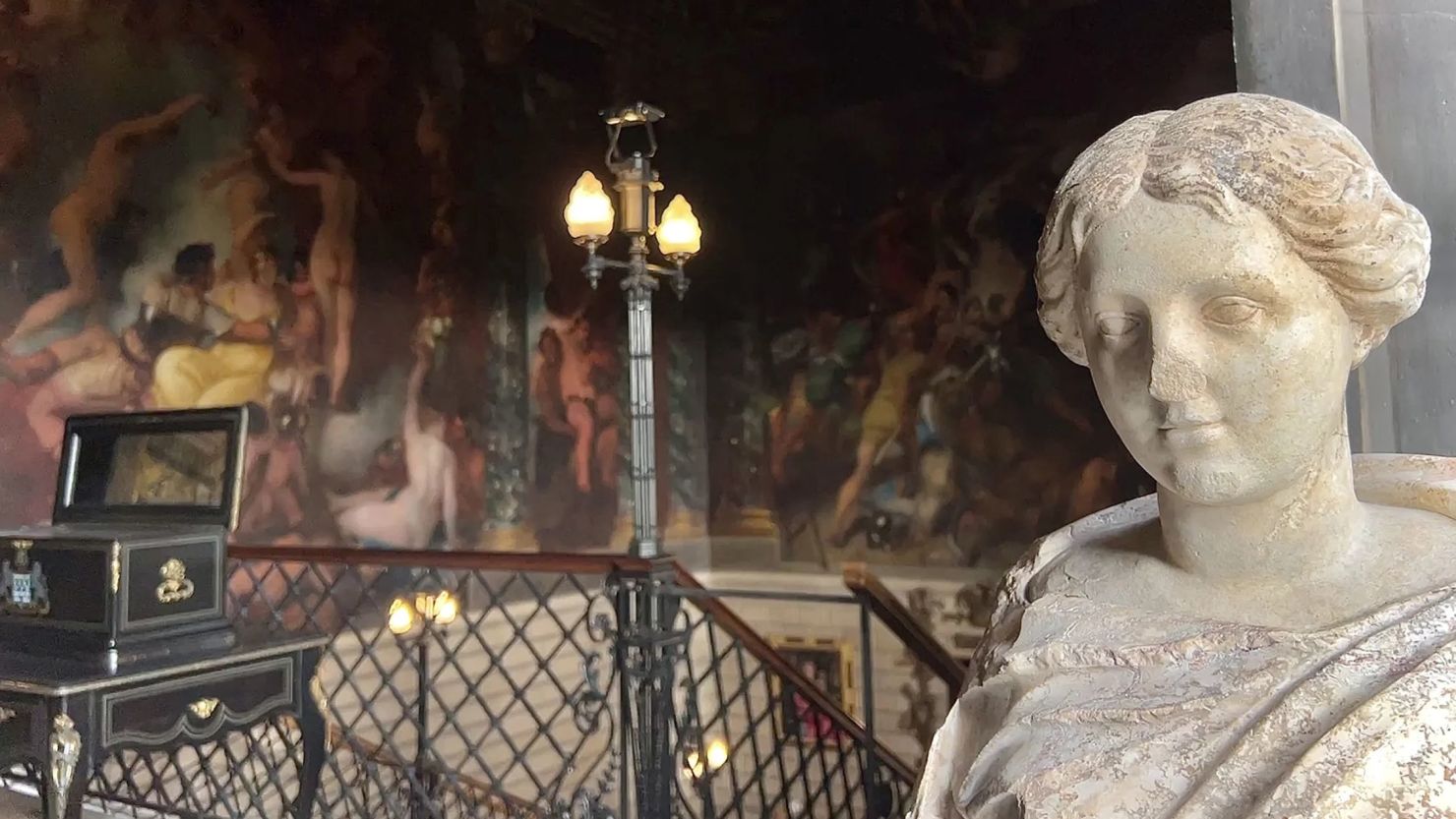 La misteriosa estatua romana de 1.800 años de antigüedad fue limpiada y examinada por expertos.