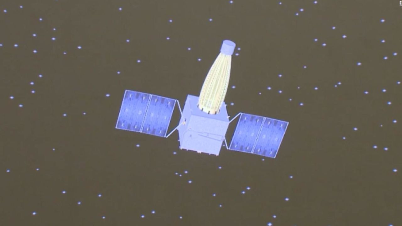 CNNE 1640499 - china lanza un satelite para explorar la cara oculta de la luna