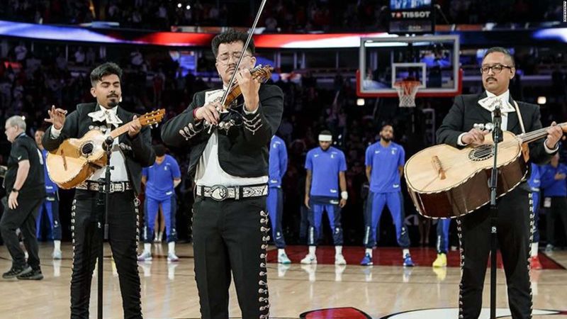 Así viven la fama los mariachis que se viralizaron por interpretar el himno de ee. Uu. En partido de la nba | cnn