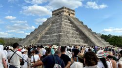 CNNE 1650738 - asi recibieron la primavera en la miticas piramides de teotihuacan y chichen itza