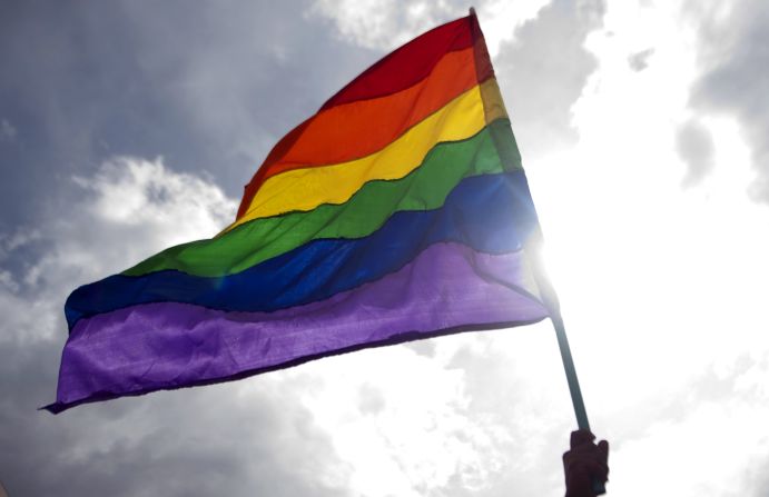 En Colombia, ser homosexual no puede ser considerado como restricción durante el proceso de solicitud de adopción.