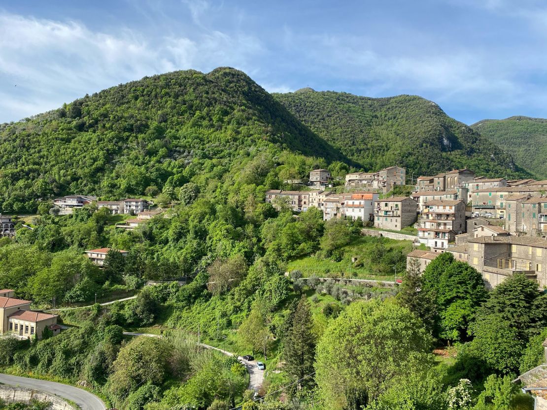 El pueblo italiano de Patrica, situado al sur de Roma, tiene dificultades para deshacerse de sus casas abandonadas.