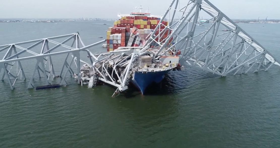 Una vista desde un dron del buque de carga Dali en Baltimore el martes.