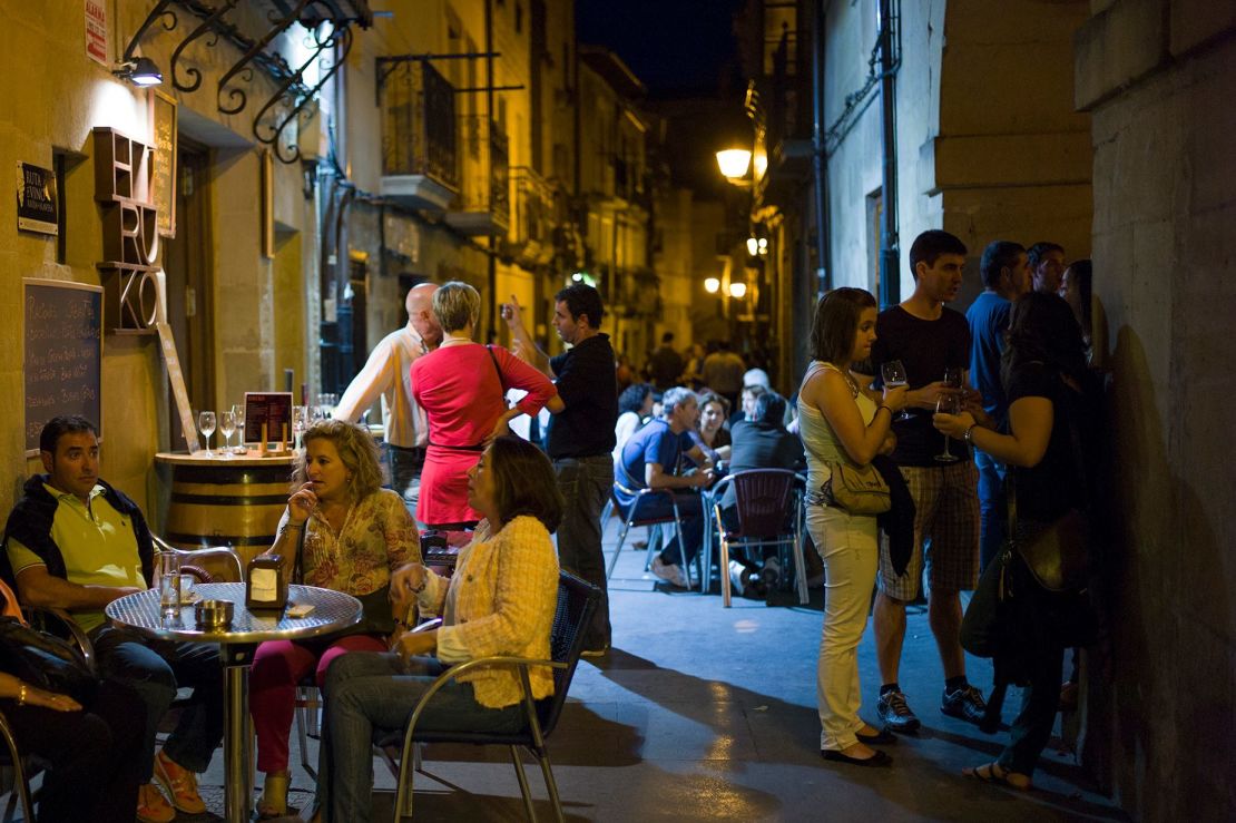 Se ha pedido que se reduzcan las horas de trabajo y se aumente el sueldo de los empleados nocturnos.