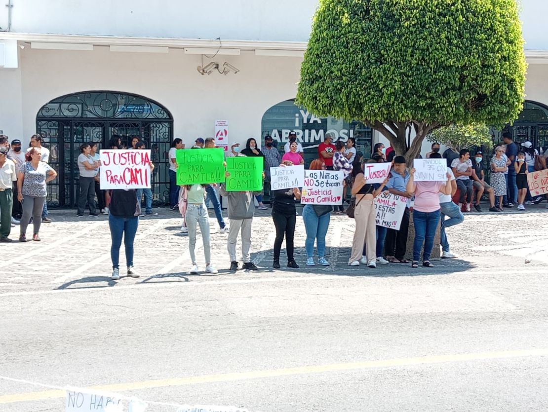 Protestas en Taxco exigen justicia por la muerte de Camila, de 8 años.