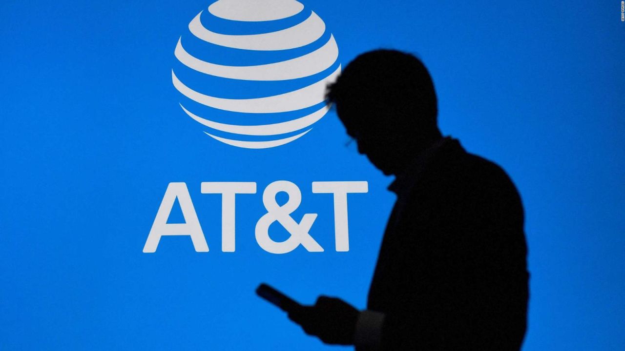 CNNE 1655787 - at&t investiga posible filtracion de datos de usuarios a la dark web