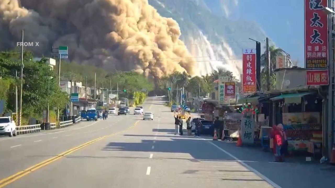 CNNE 1657436 - deslizamiento de tierra arrasa una carretera tras el terremoto en taiwan