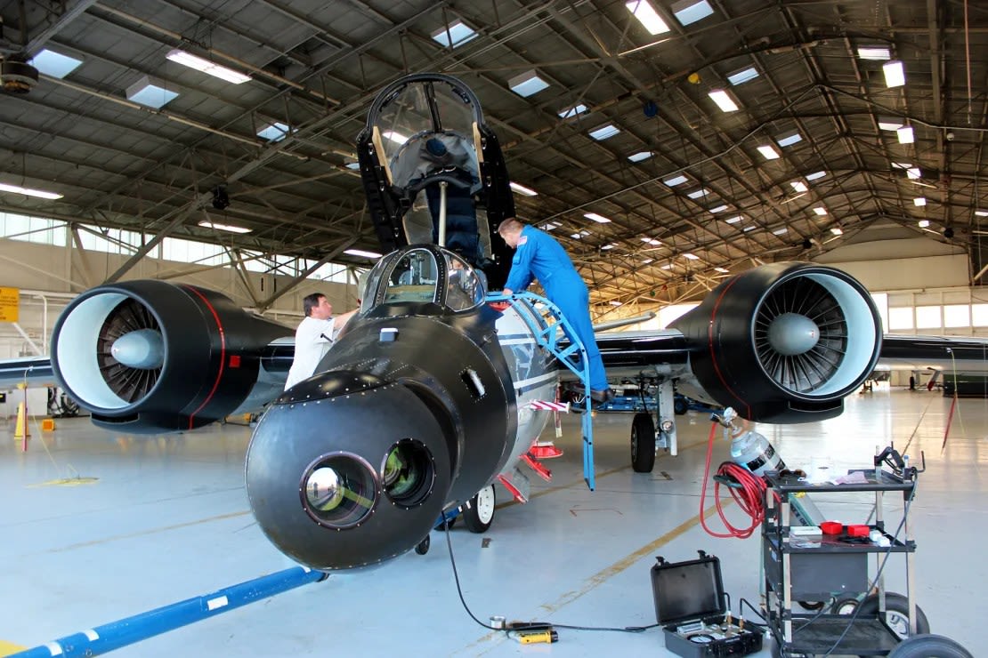 Los jets tienen trompas personalizadas que pueden transportar instrumentos científicos especializados. Crédito: Amir Caspi/Cortesía NASA.