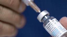 Vcauna contra el dengue.