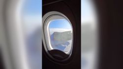 CNNE 1659804 - video- cubierta del motor de un avion se desprende