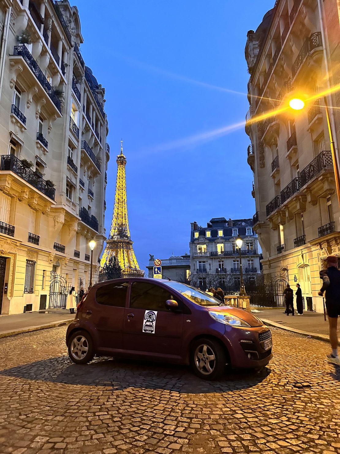 El querido Peugeot 107 de Pelumi Nubi, visto en París, Francia, recibió el apodo de "Lumi". Crédito: Cortesía de Pelumi Nubi