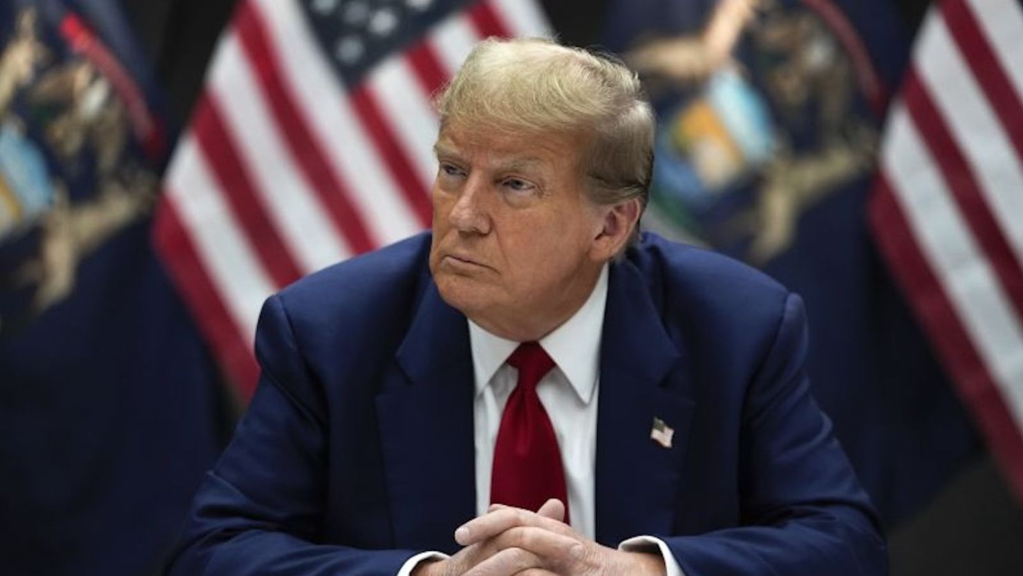 El candidato presidencial republicano, el ex presidente Donald Trump, habla en un acto de campaña en Grand Rapids, Michigan, el martes 2 de abril de 2024. Paul Sancya/AP
