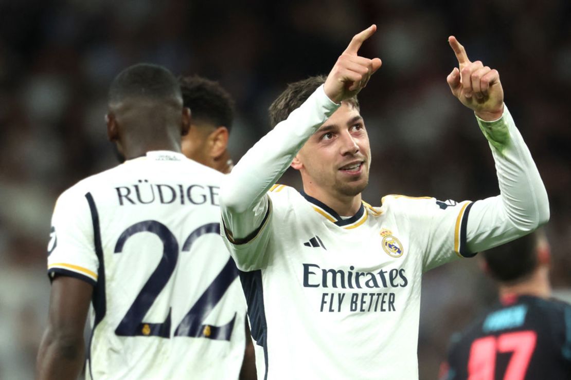 Federico Valverde celebra el tercer gol del Real Madrid. Crédito: PIERRE-PHILIPPE MARCOU/AFP via Getty Images