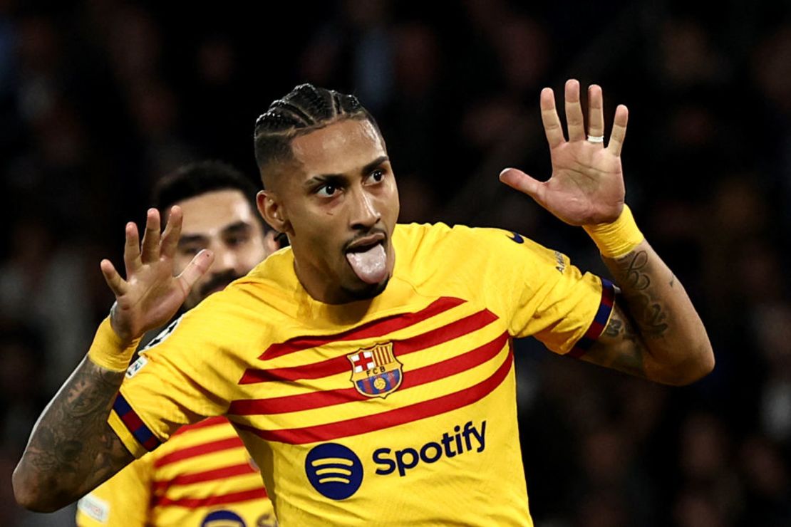 Raphinha celebra su primer gol. Crédito: ANNE-CHRISTINE POUJOULAT/AFP via Getty Images