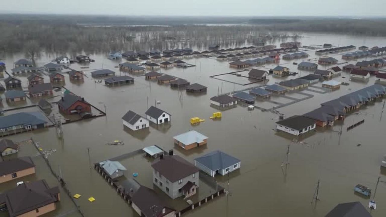 CNNE 1661510 - imagenes de las graves inundaciones en rusia y kazajstan