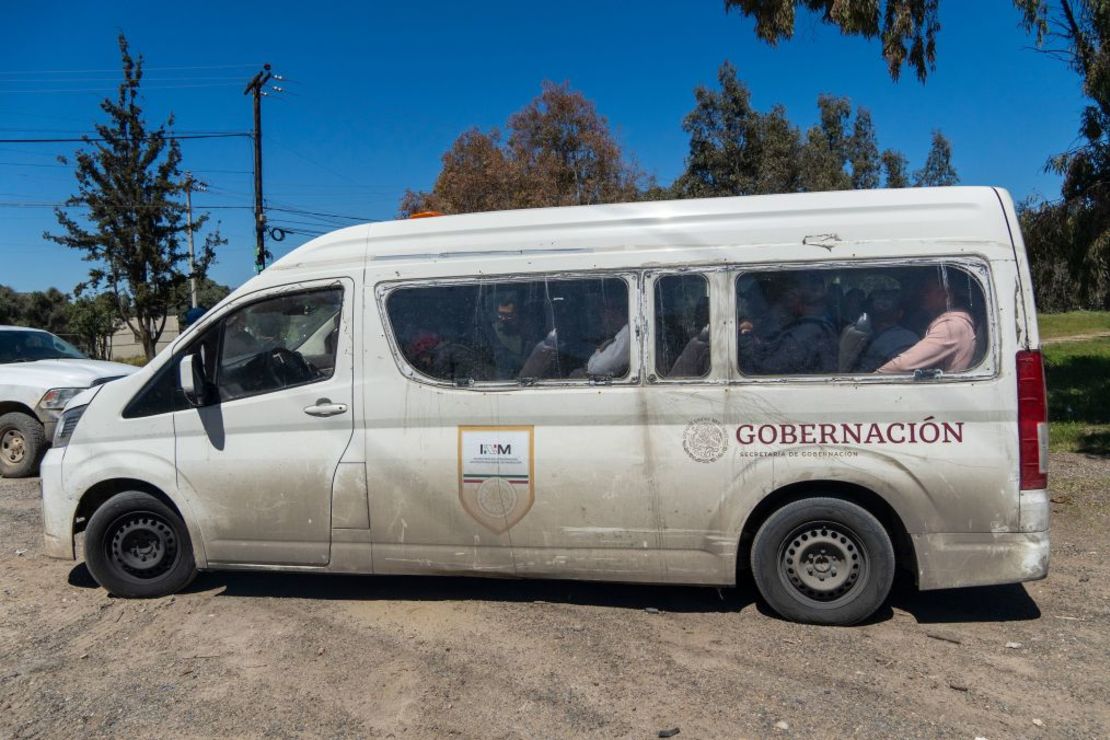 Los migrantes serán llevados primero a Tijuana y luego probablemente a la frontera sur de México para su procesamiento y deportación. Crédito: Evelio Contreras/CNN