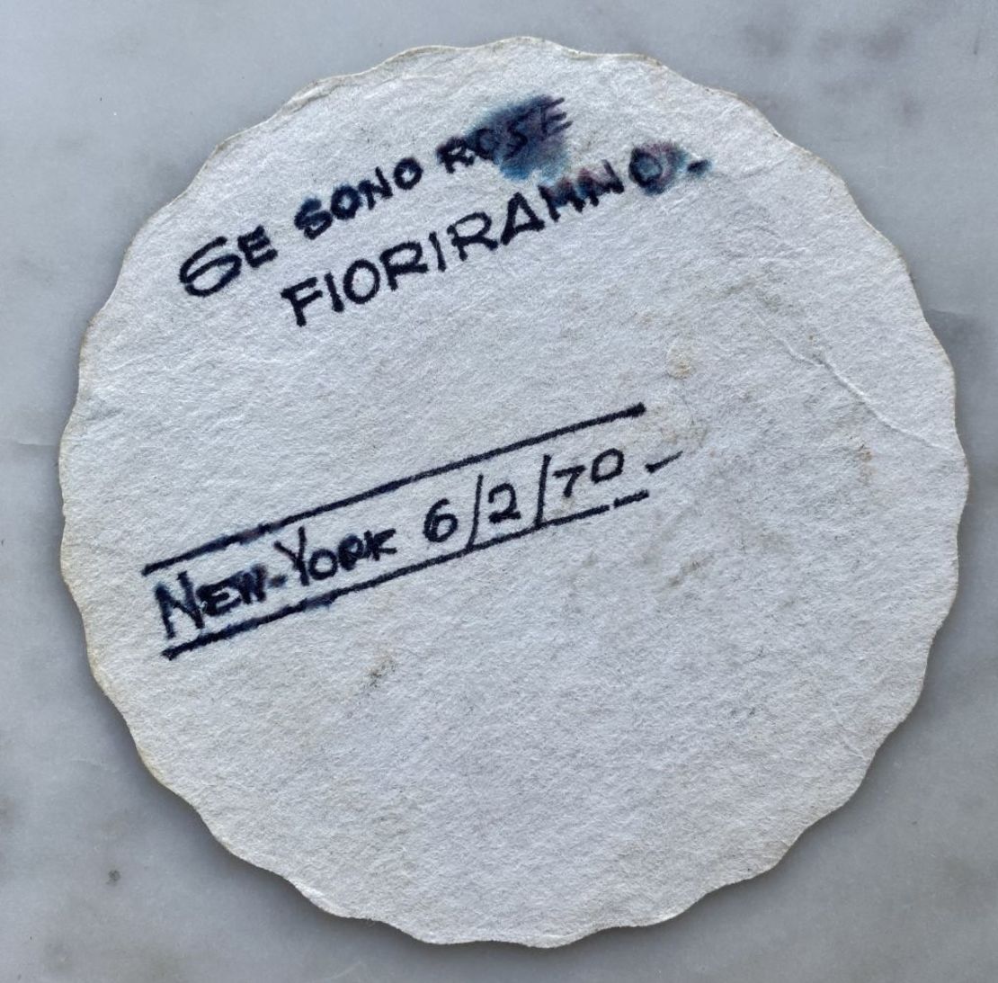 Stefano escribió esta frase en italiano en un posavasos de un bar de Nueva York tras conocer a Sally. Crédito: Stefano Ripamonti y Sally Ripamonti