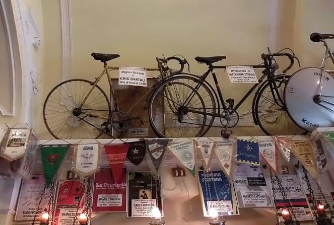 Bicicletas de Bartali y Alfonsina Strada en el santuario.