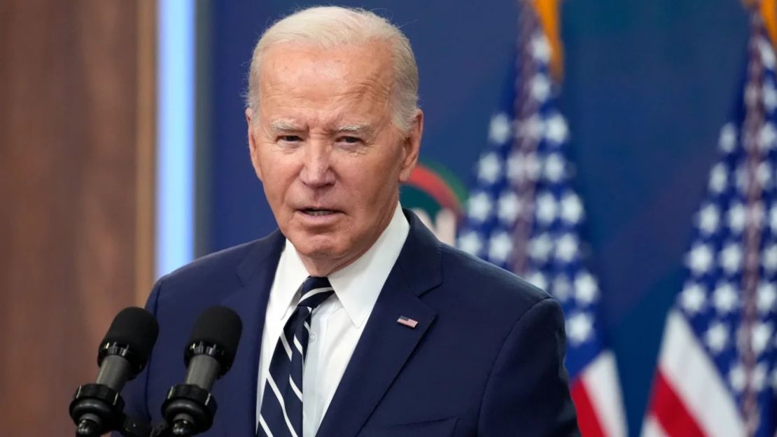 El presidente Joe Biden habla a la Convención de la Red de Acción Nacional a distancia desde el Auditorio South Court de la Casa Blanca el 12 de abril de 2024.