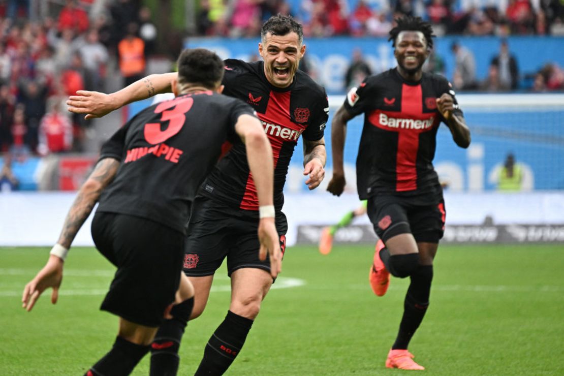 Granit Xhaka celebra el 2-0(frente al Werder Bremen. Crédito: INA FASSBENDER/AFP via Getty Images