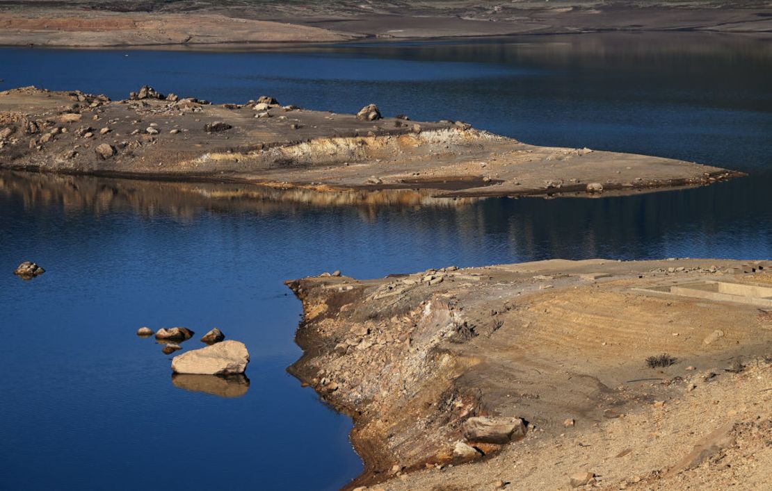 Vista aérea del embalse de San Rafael en La Calera, cerca de Bogotá, 10 de abril de 2024.Crédito: DANIEL MUNOZ/AFP vía Getty Images