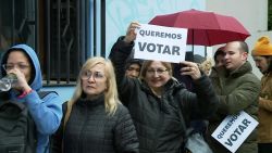 CNNE 1679259 - venezolanos en argentina se preparan para votar en las elecciones presidenciales