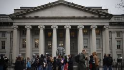 El edificio del Departamento del Tesoro estadounidense en marzo de 2023. La deuda pública estadounidense se acerca a los US$ 35 billones. Crédito: Chip Somodevilla/Getty Images