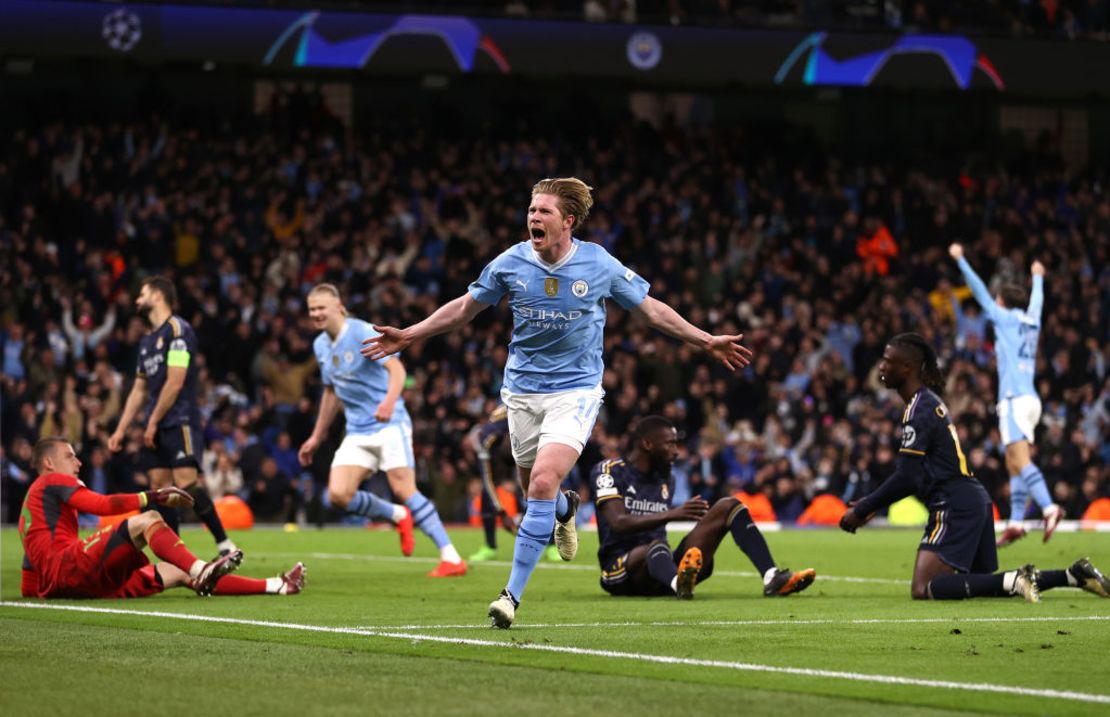 Kevin De Bruyne celebra el gol del empate. Crédito: Naomi Baker/Getty Images