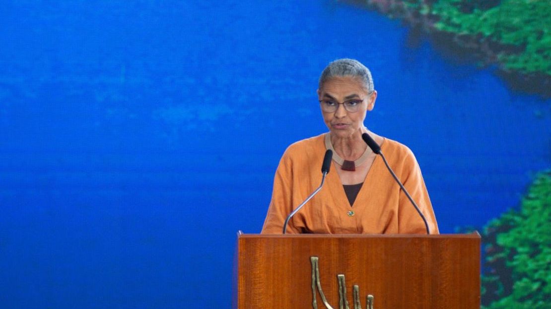 La Ministra de Medio Ambiente de Brasil, Marina Silva, habla durante un evento para conmemorar el Día Internacional de la Selva Amazónica en el Salão Nobre del Palacio de Gobierno de Planalto, el 5 de septiembre de 2023 en Brasilia.