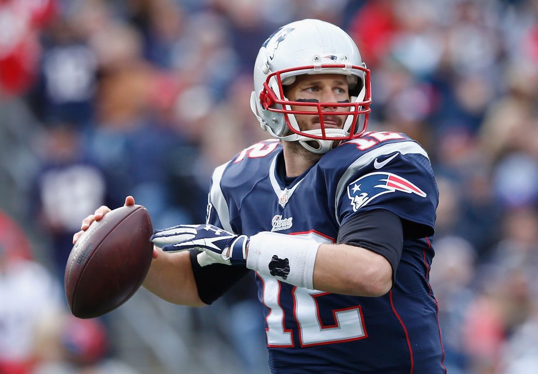 La NFL acusó a mitad del año pasado al mariscal de campo de los Patriots, Tom Brady, de incurrir en una conducta en detrimento de la integridad de la liga (Getty Images/Archivo).