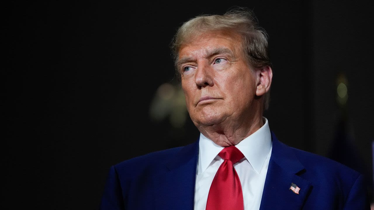 El candidato presidencial republicano, el expresidente Donald Trump, habla en un acto de campaña en Grand Rapids, Michigan, el martes 2 de abril de 2024. Crédito: Paul Sancya/AP