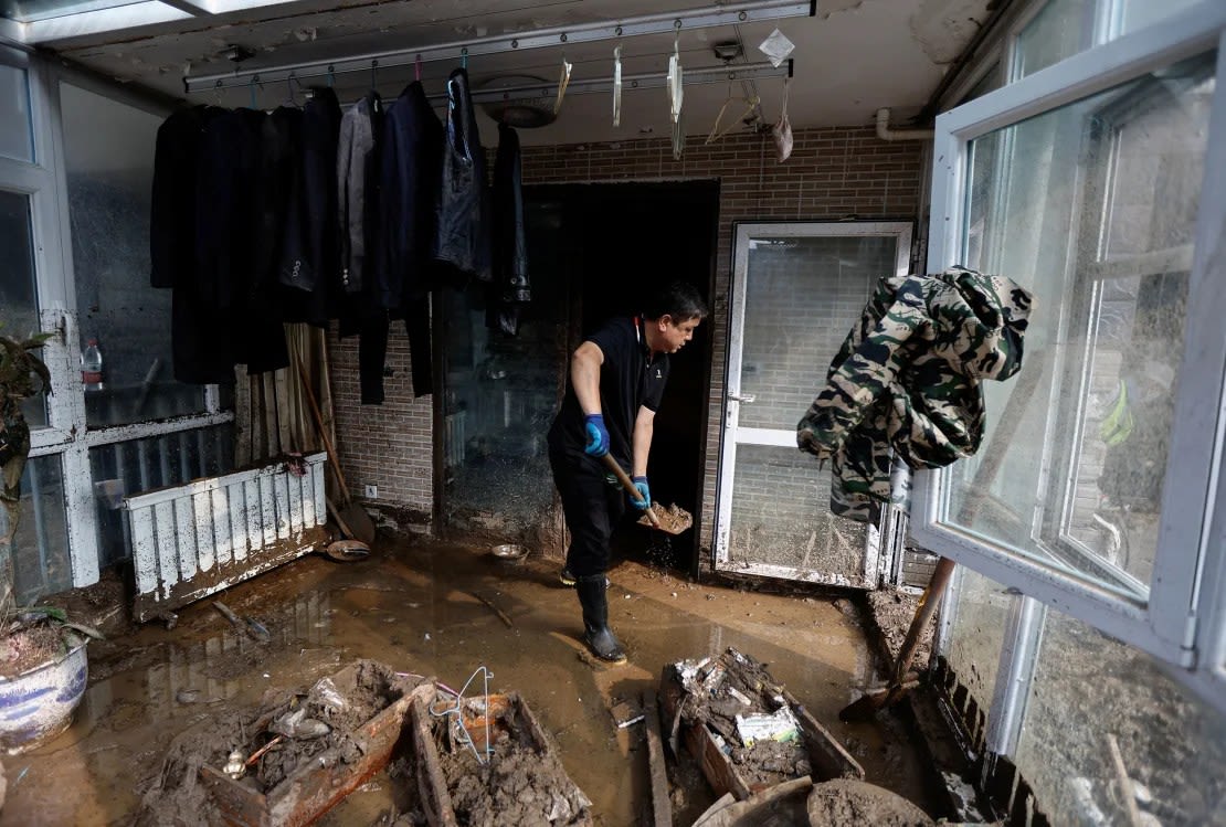 A medida que los océanos suben y las costas se hunden, vastas extensiones de tierra quedarán expuestas a inundaciones destructivas causadas por tormentas costeras y erosión costera. Crédito: Tingshu Wang/Reuters.