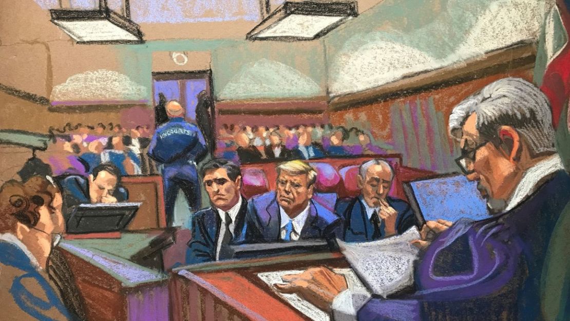 En este boceto de la corte, el expresidente Donald Trump se sienta entre sus abogados Todd Blanche, izquierda, y Emil Bove, derecha, mientras el juez Juan Merchan comienza los procedimientos durante la selección del jurado el 18 de abril en Nueva York. Crédito: Christine Cornell/CNN