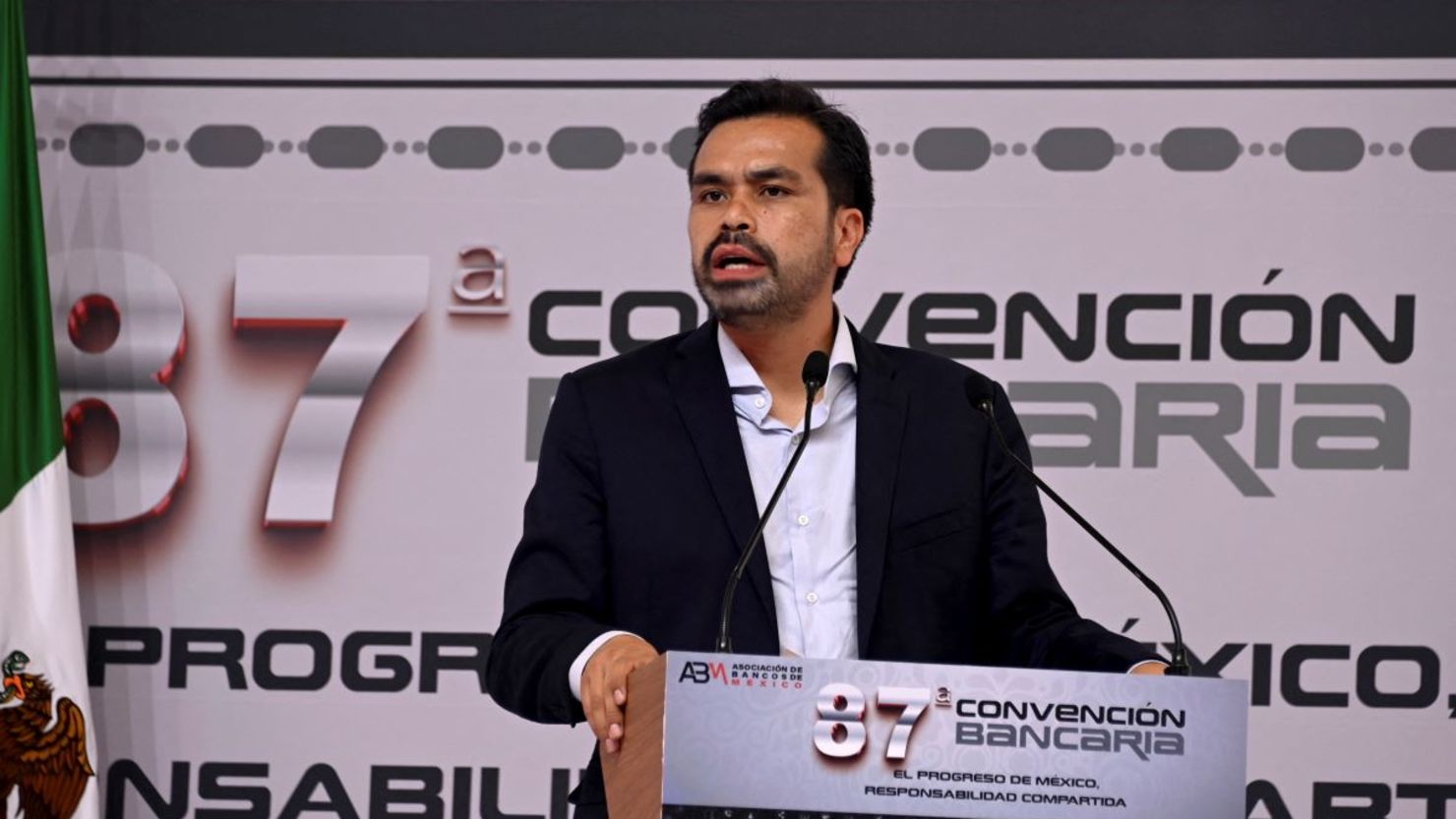 El candidato presidencial de México por el Partido Movimiento Ciudadano, Jorge Álvarez Maynez, pronuncia su discurso en la 87ª Convención Bancaria de México.
