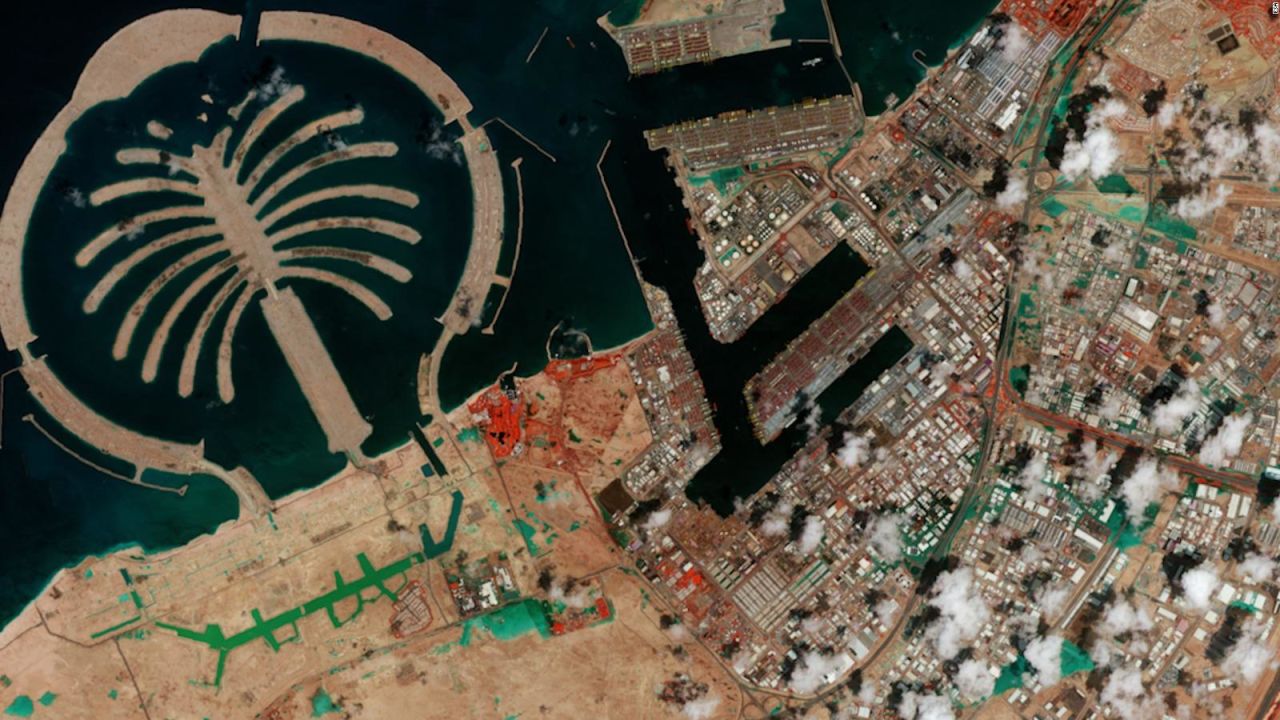 CNNE 1680649 - las inundaciones en dubai, vistas desde el cielo