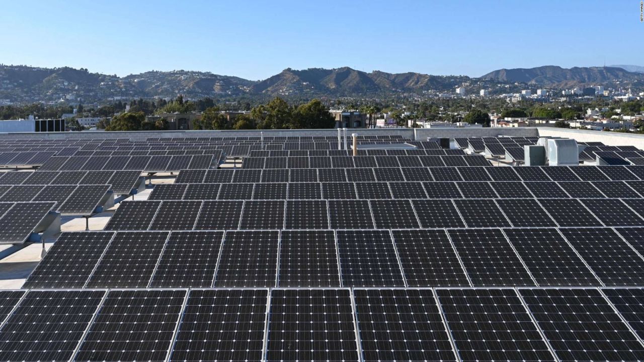 CNNE 1681559 - biden anuncia us$ 7-000 millones para energia solar