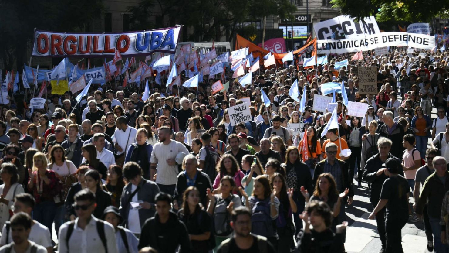 CNNE 1682002 - marcha universitaria en buenos aires por ajuste del presupuesto educativo