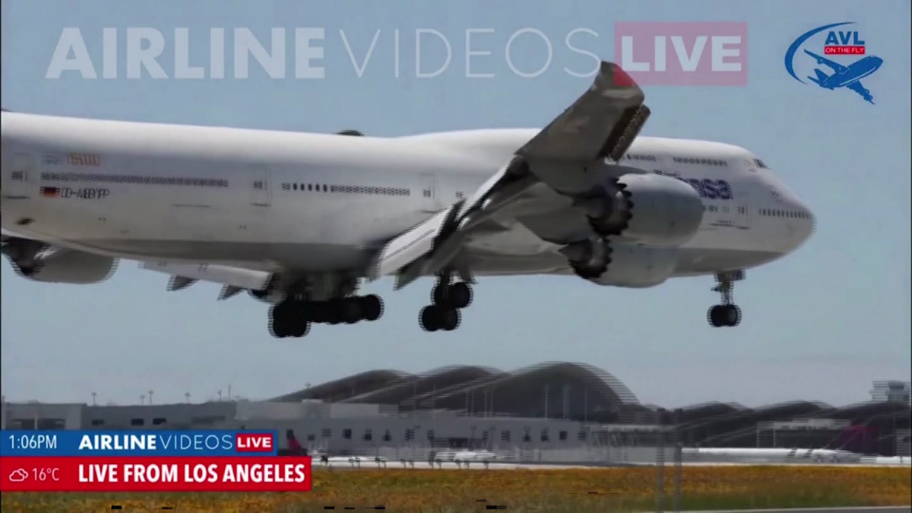 CNNE 1682473 - video capta la arriesgada maniobra de un avion en los angeles