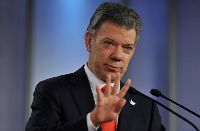 Juan Manuel Santos advirtió que en cuatro meses revisará si seguir o no con el proceso de paz que se adelanta en La Habana. Los diálogos se encuentran en una etapa muy difícil, según declaró el jefe negociador del gobiero, Humberto de la Calle.