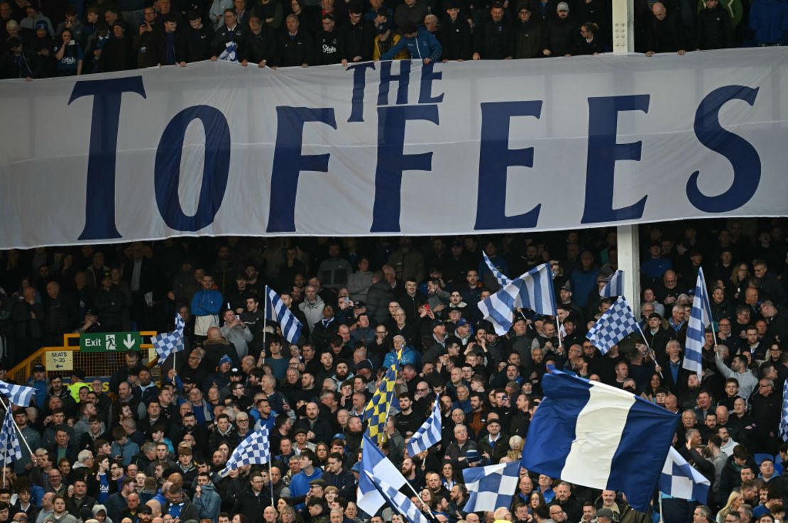 Seguidores del Everton celebran una victoria ante su histórico rival. Crédito: PAUL ELLIS/AFP via Getty Images