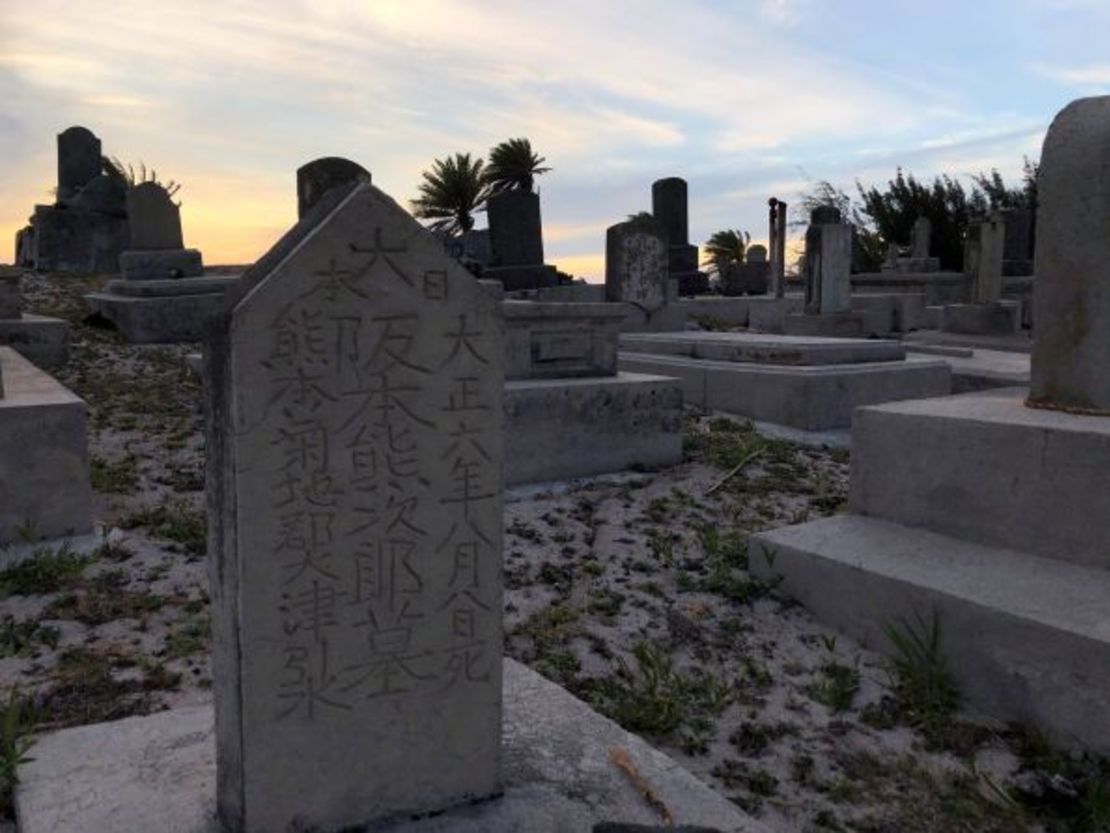 Papaloa es el cementerio principal de Kalaupapa. Aquí fueron enterradas unas 1.000 personas, y solo alberga alrededor del 15% de todos los entierros de la península de Kalaupapa. Crédito: Hailey Shchepanik/NPS