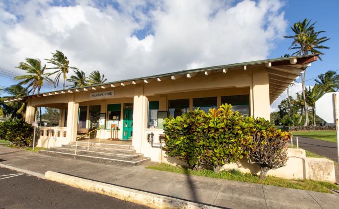 La Kalaupapa Store es la única tienda situada en el asentamiento donde los residentes pueden comprar comestibles. Crédito: Hannah Schwalbe/NPS