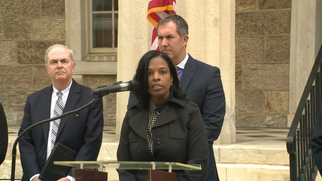 La superintendente de Baltimore County Public Schools, Myriam Rogers, habla durante una conferencia de prensa en Pikesville el 25 de abril.