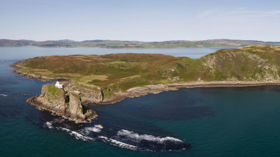 Sanda se encuentra en el extremo sur de la península de Kintyre, entre Escocia e Irlanda del Norte. Cortesía Knight Frank