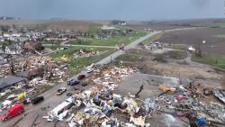 CNNE 1683862 - mira las imagenes y destruccion del tornado en nebraska