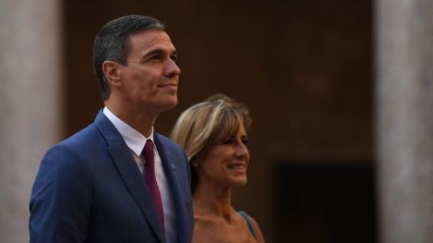 Pedro Sánchez y su esposa Begoña Gómez en el Palacio de Carlos V en Granada, España, el 5 de octubre de 2023.