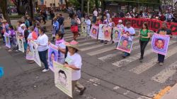 CNNE 1683926 - tras casi una decada, padres de ayotzinapa aun buscan justicia